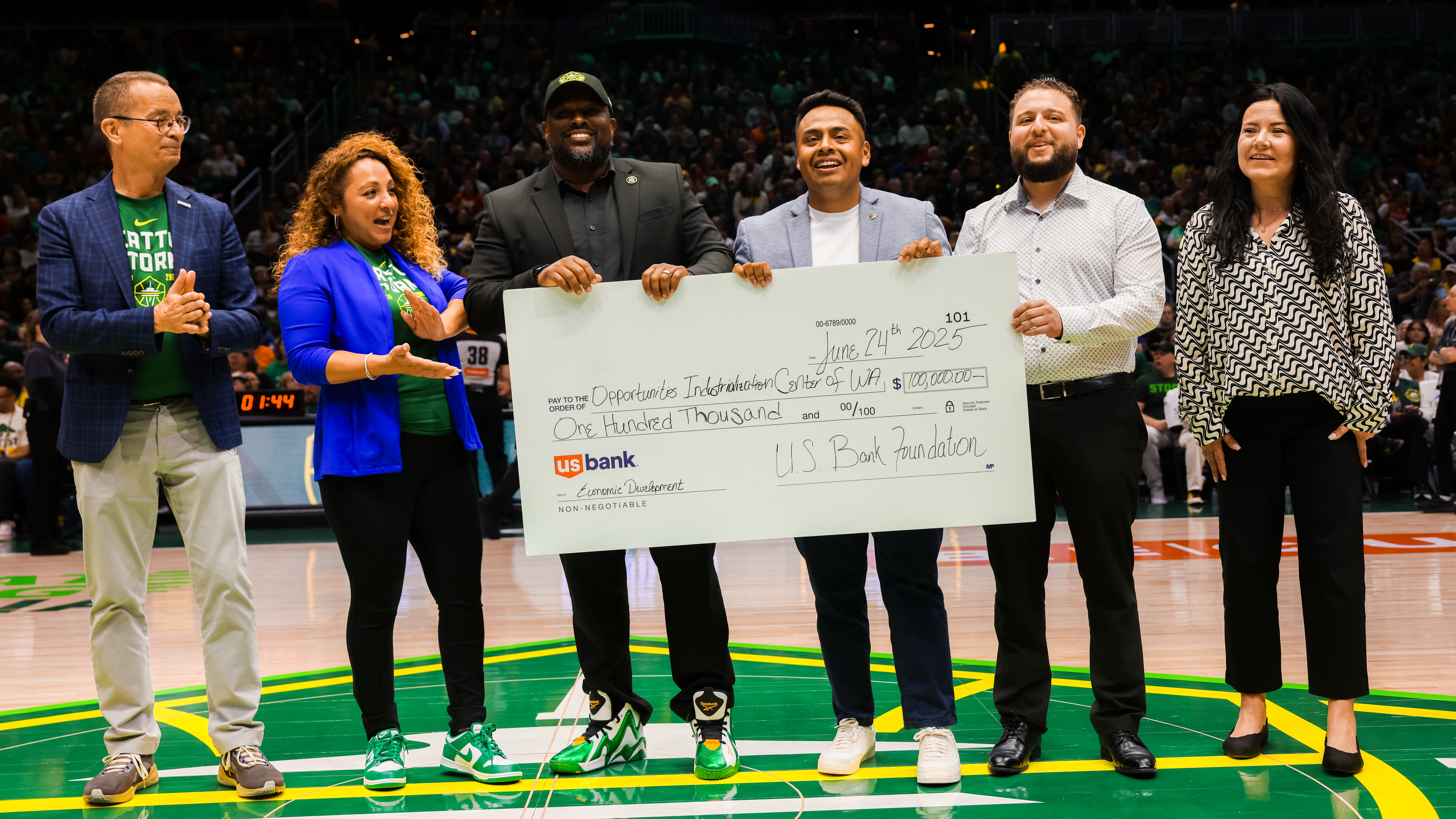US Bank awards $100k grant to Opportunities Industrialization Center at Storm vs. Fever game